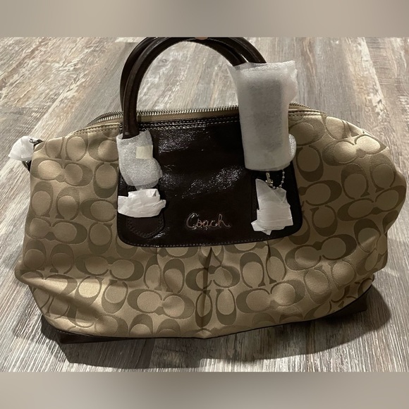 NWT authentic coach hand/shoulder satin bag - Picture 2 of 11